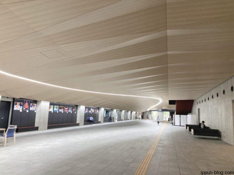 東京アクアティクスセンターの中通路
