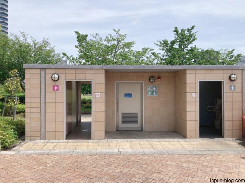 豊洲六丁目公園のトイレの外観