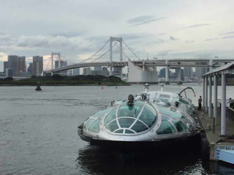 東京都観光汽船のヒミコが停泊する様子