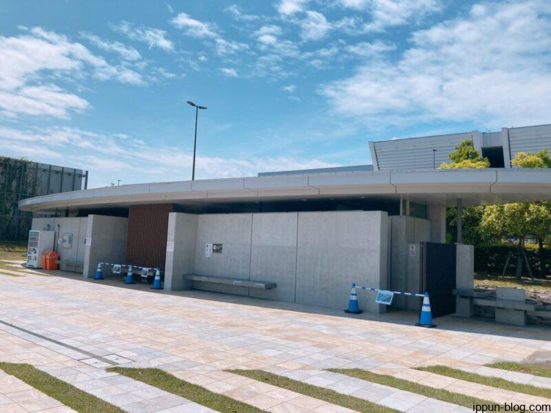 豊洲ぐるり公園(青果棟側)の公衆トイレの外観