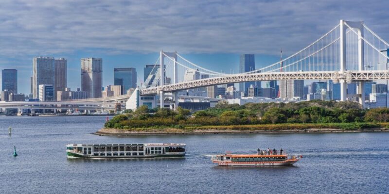 湾岸エリアを走る水上バス