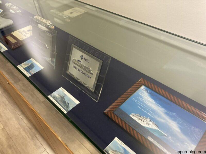 MSCの記念品が並ぶギャラリー