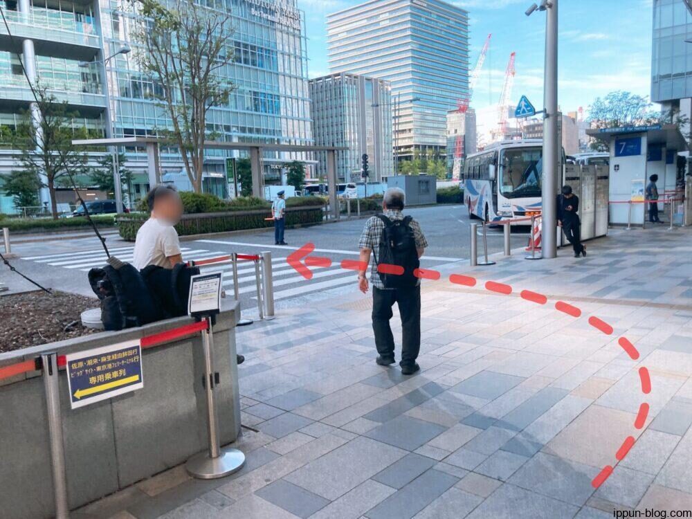 東京駅 案内②バスターミナル中通路を横断