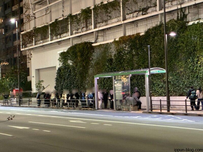 イベント終了後の有明二丁目バス停前の行列